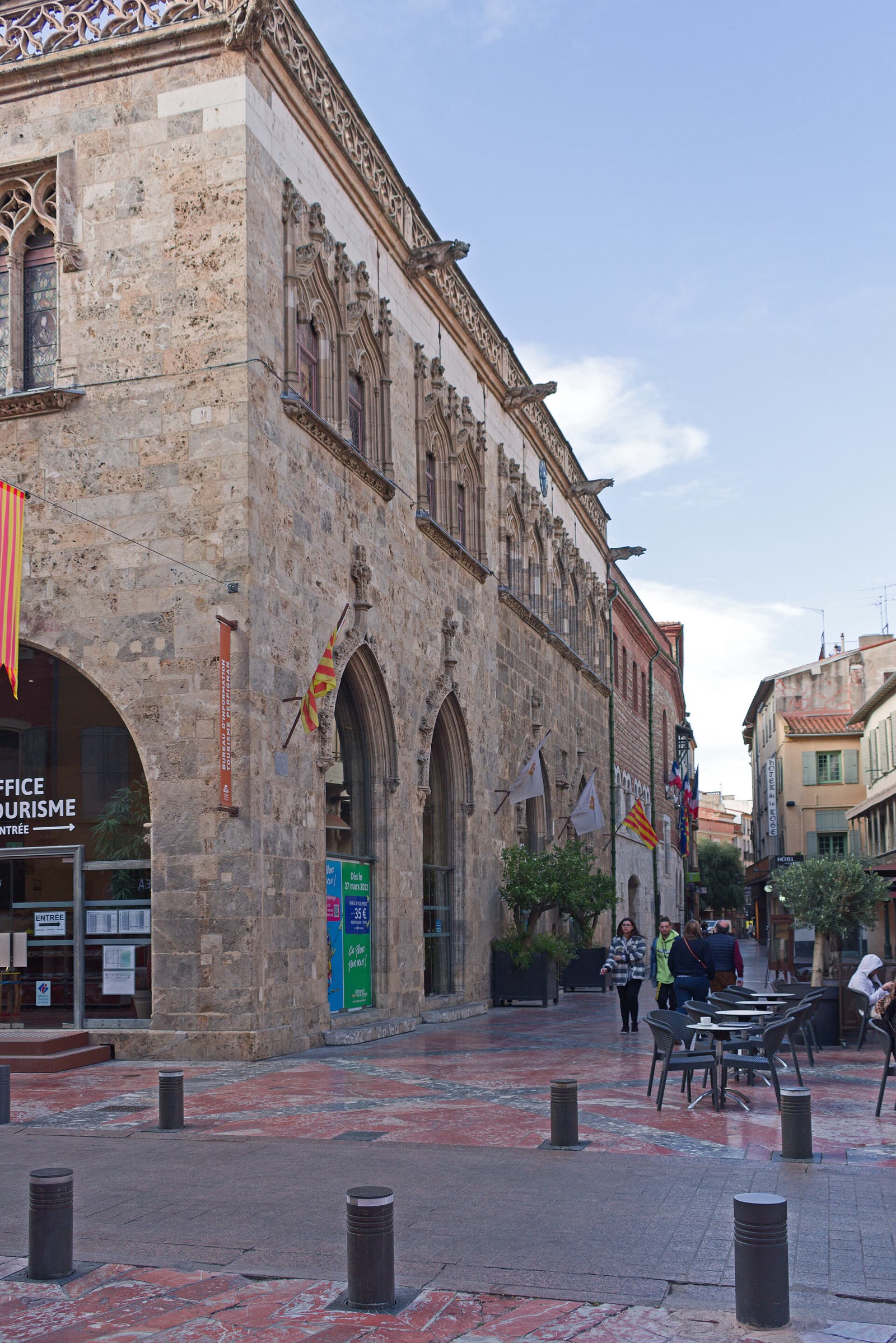 Loge de Mer an der Place de la Loge in Perpignan