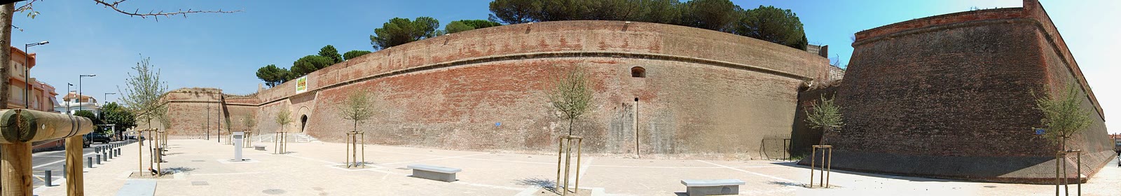 Fassade des Palasts der Könige von Mallorca in Perpignan