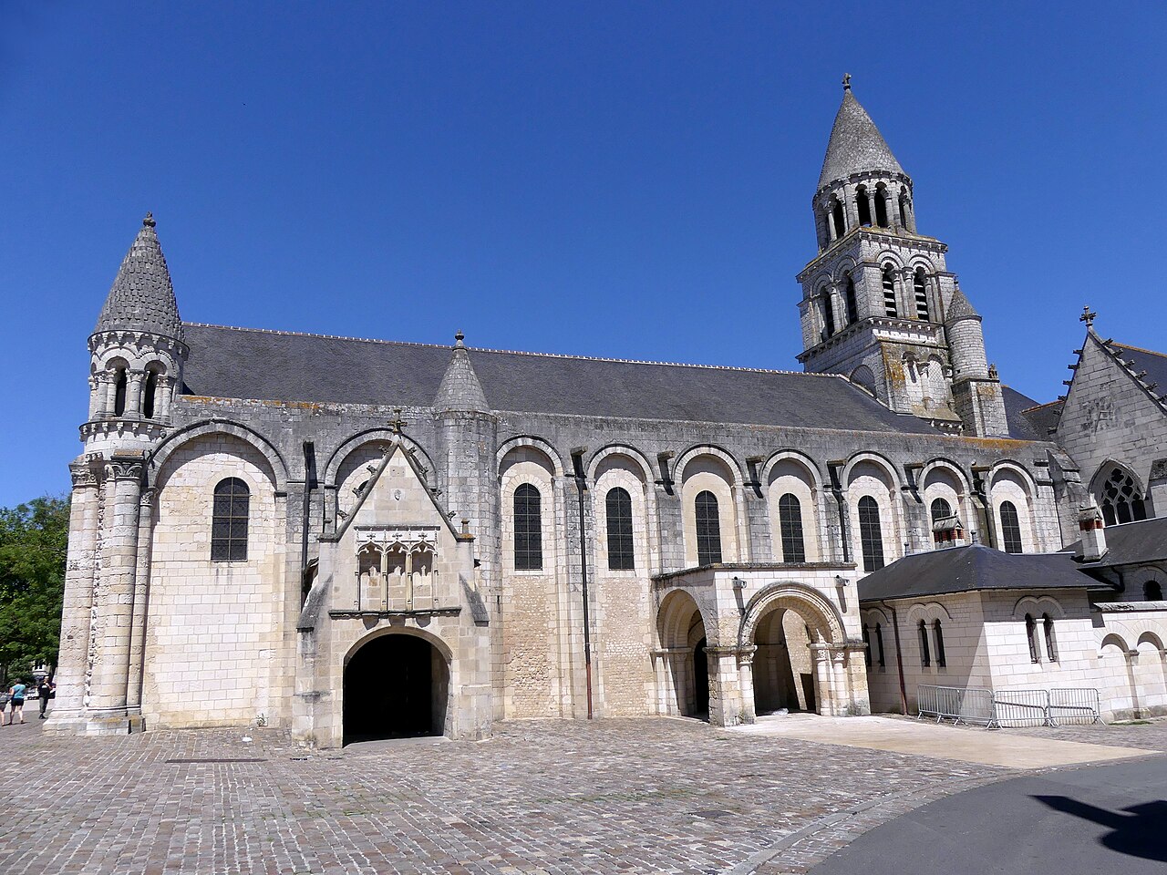 Notre-Dame-la-Grande und Platz in Poitiers