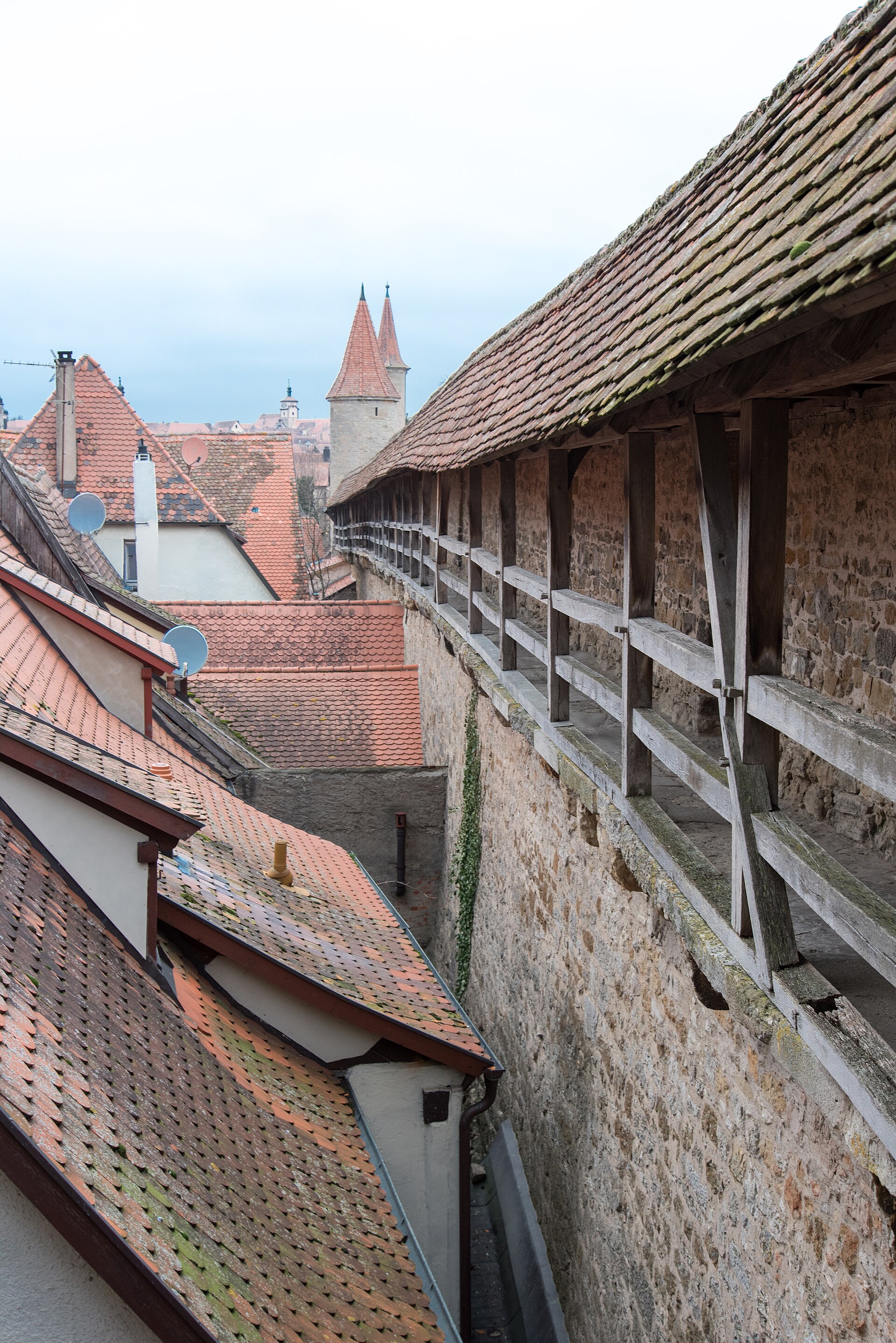 Stadtmauer und Fachwerk in Rothenburg ob der Tauber