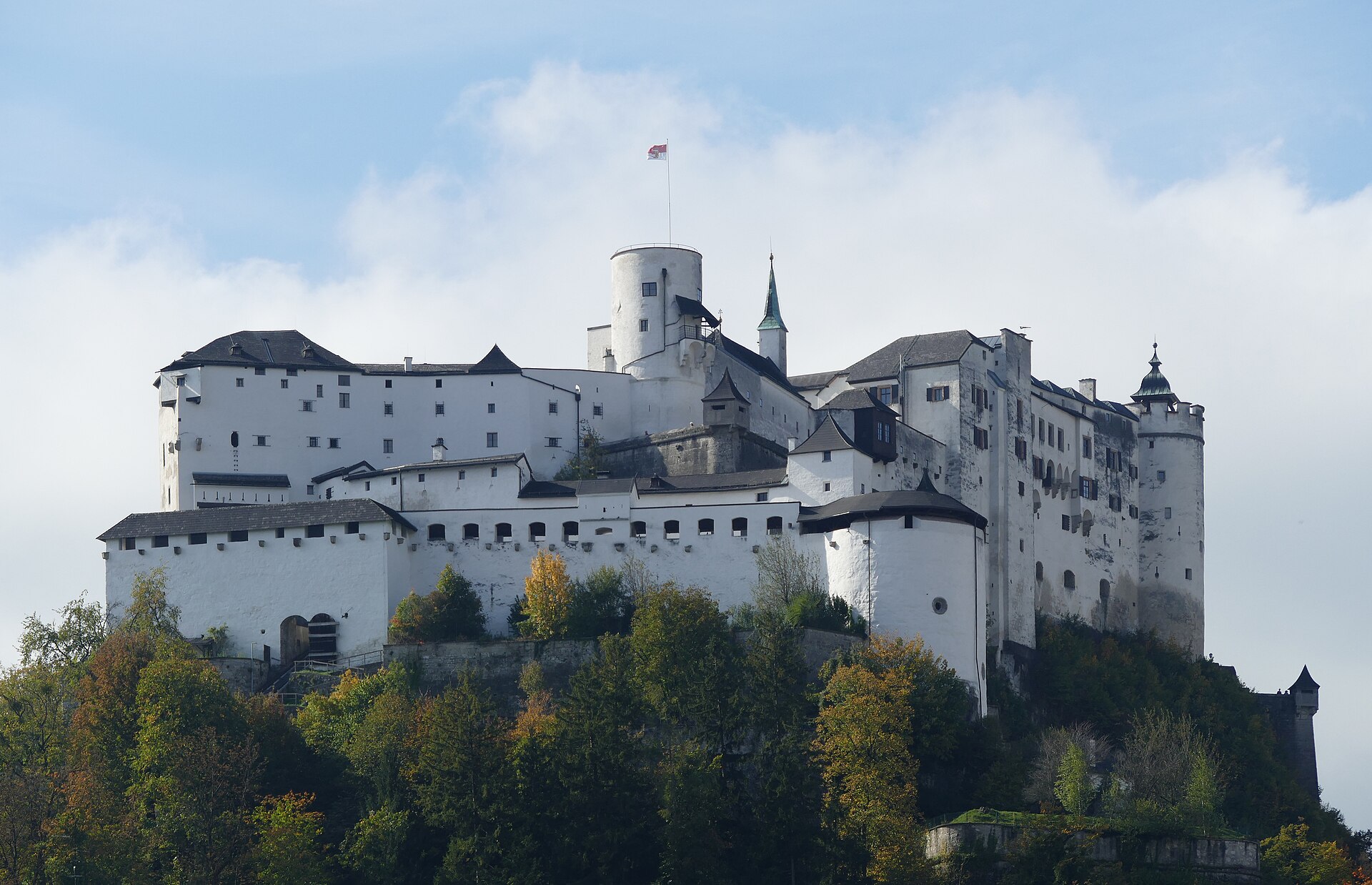 Festung Hohensalzburg über der Altstadt von Salzburg