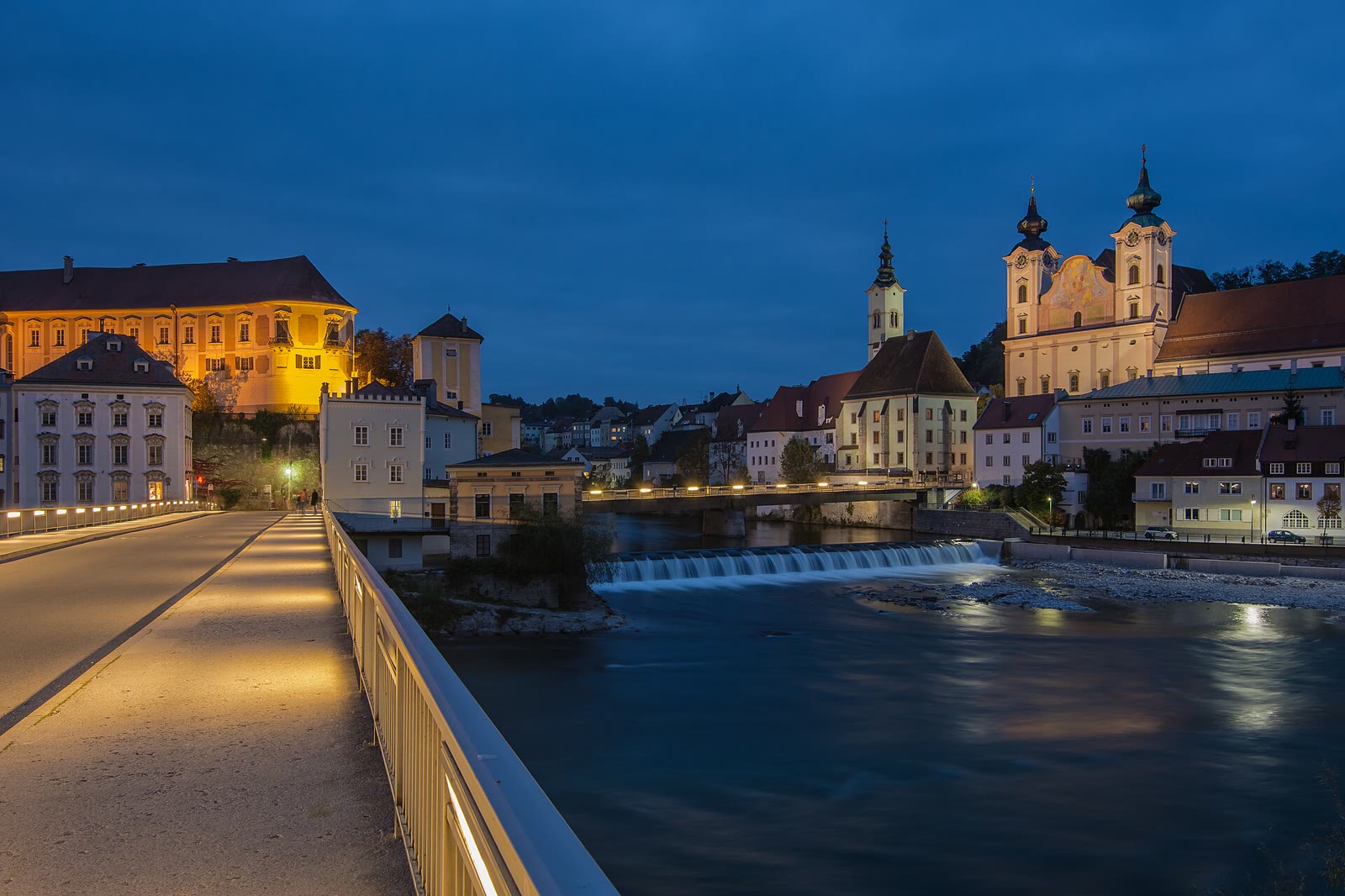 Zwischenbrücken mit Schloss Lamberg und Michaelerkirche in Steyr
