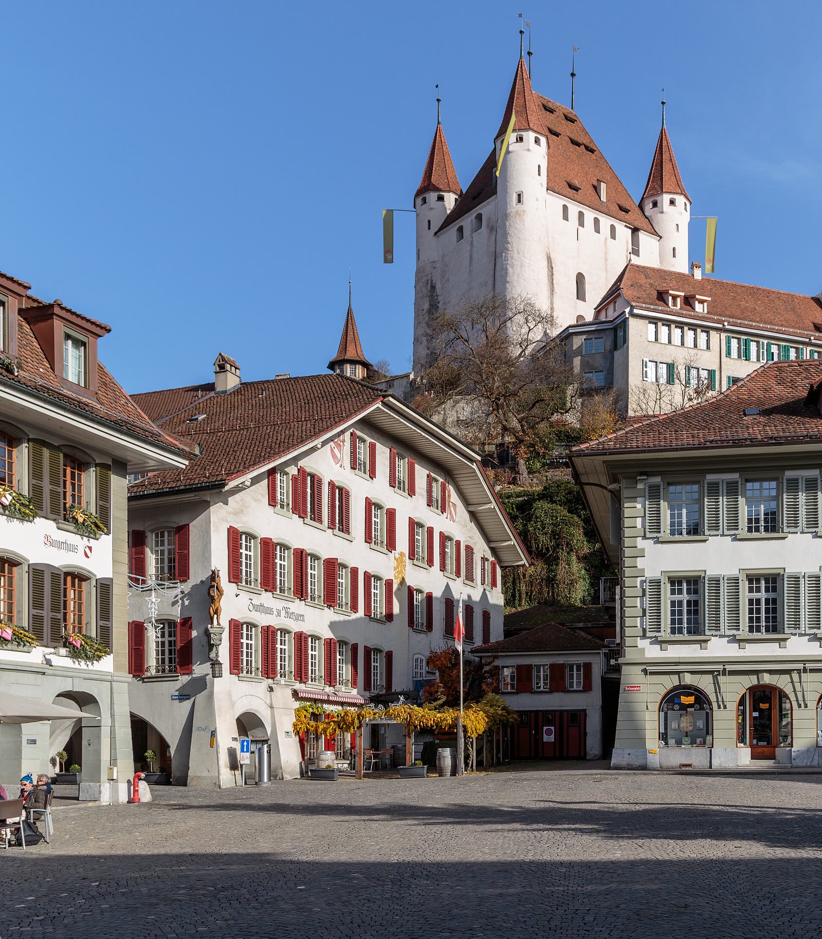 Rathausplatz in Thun mit Blick zum Schloss