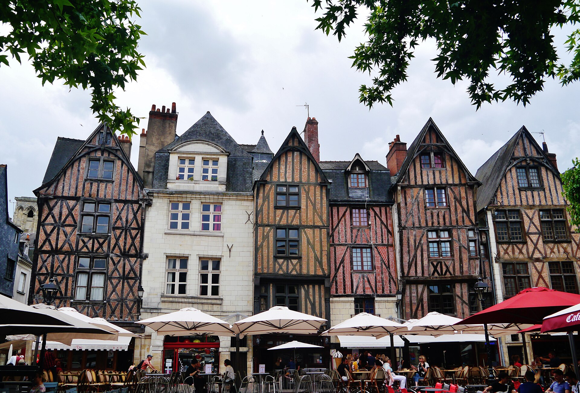 Fachwerkhäuser am Place Plumereau in Tours
