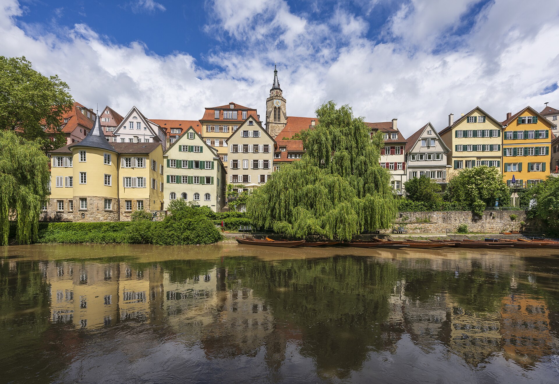 Hölderlinturm und Neckarfront von der Neckarinsel in Tübingen