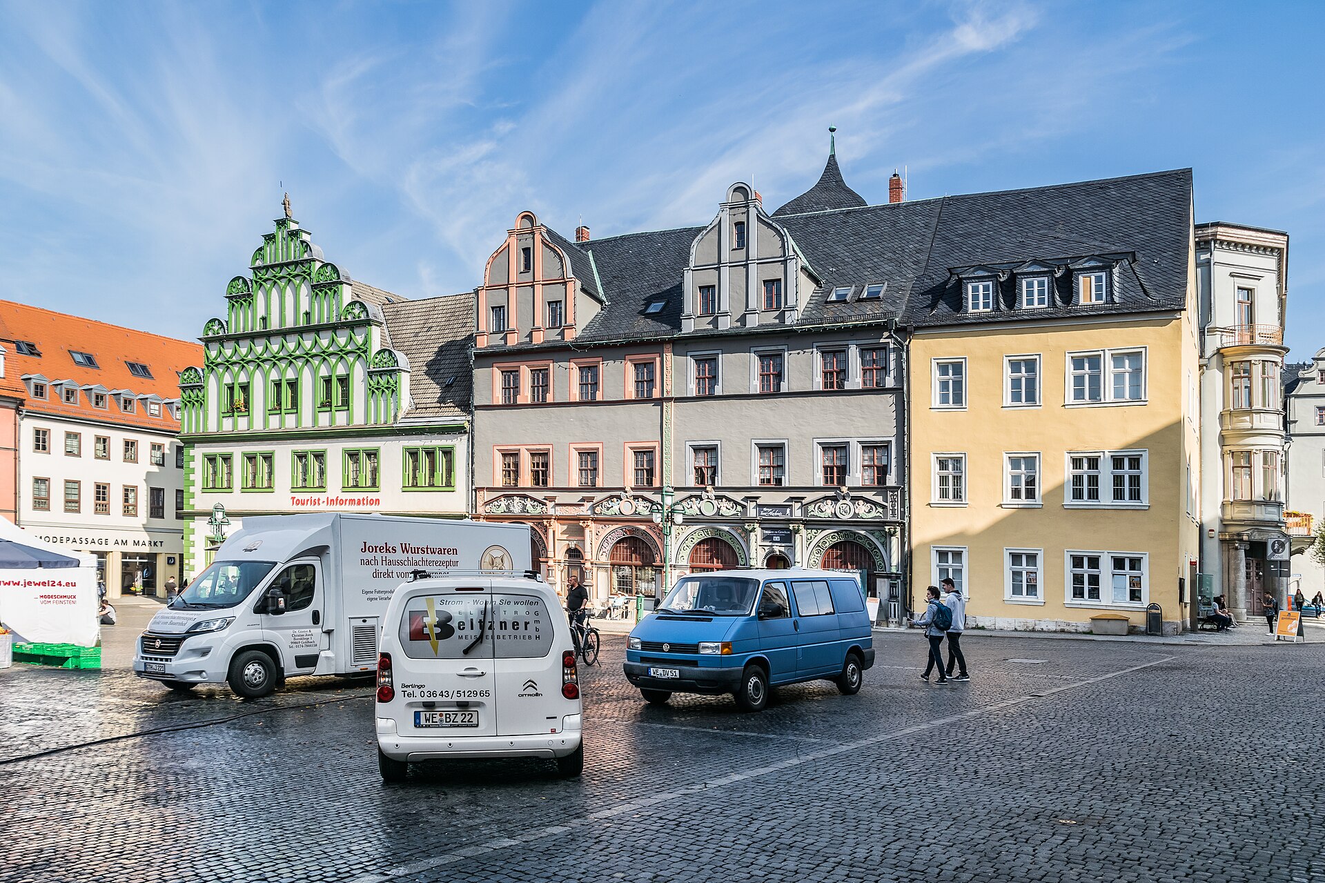 Marktplatz in Weimar mit historischer Bebauung