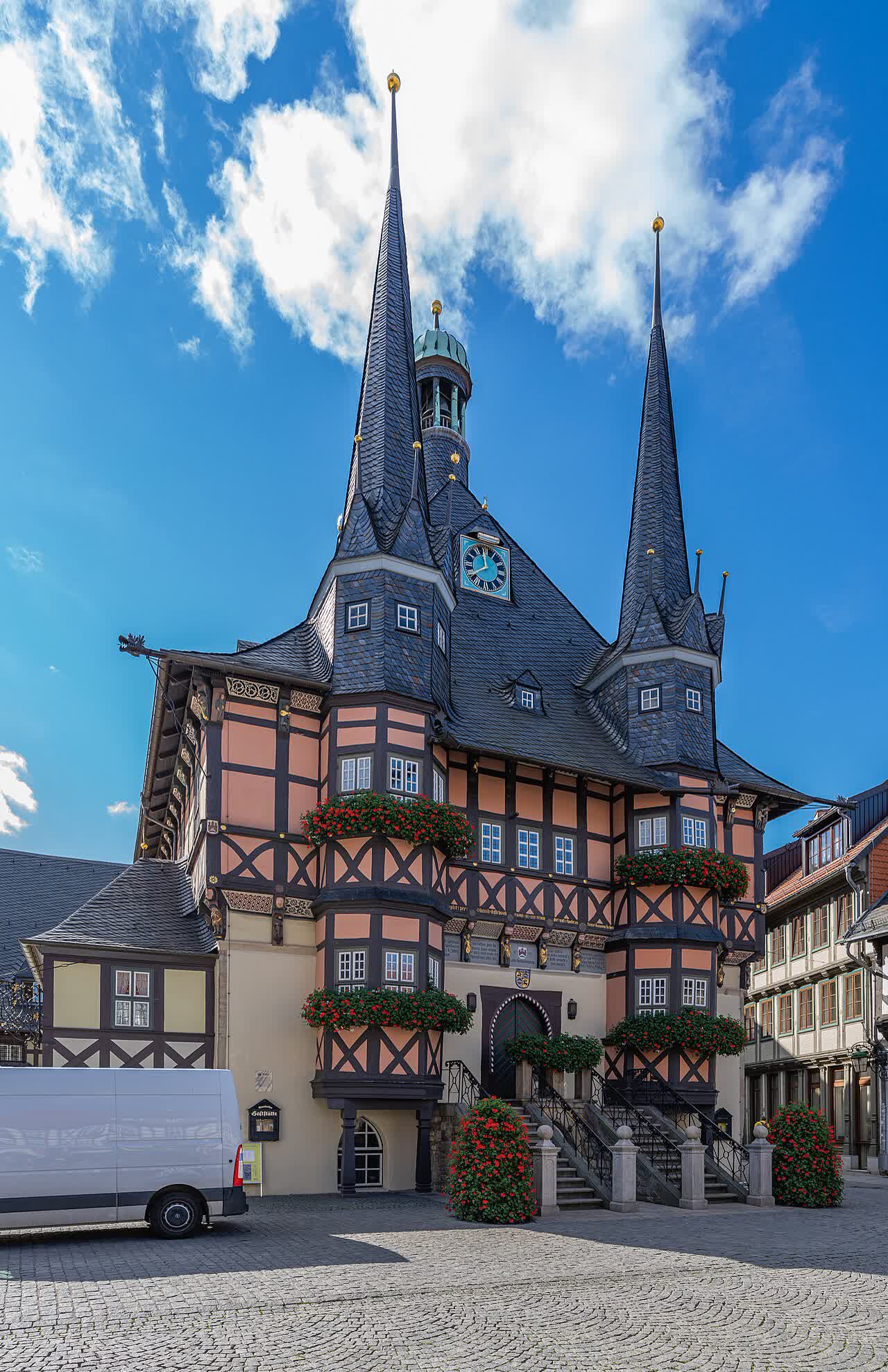 Historisches Rathaus von Wernigerode mit Fachwerkfassade