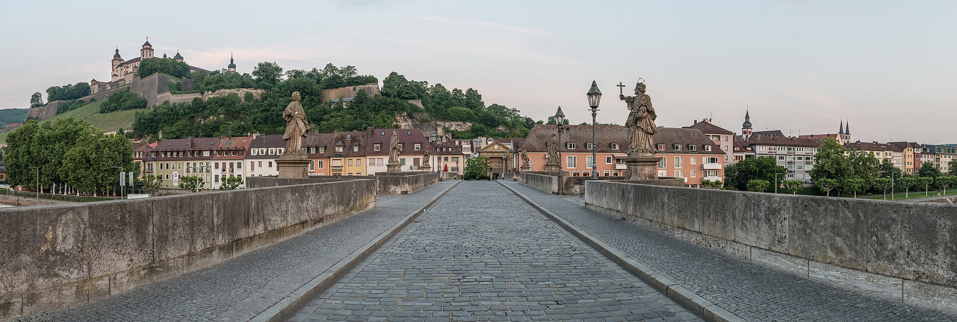 Alte Mainbrücke und Festung Marienberg in Würzburg