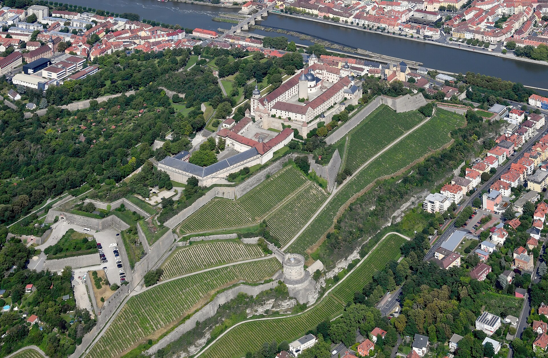 Luftbild der Festung Marienberg in Würzburg