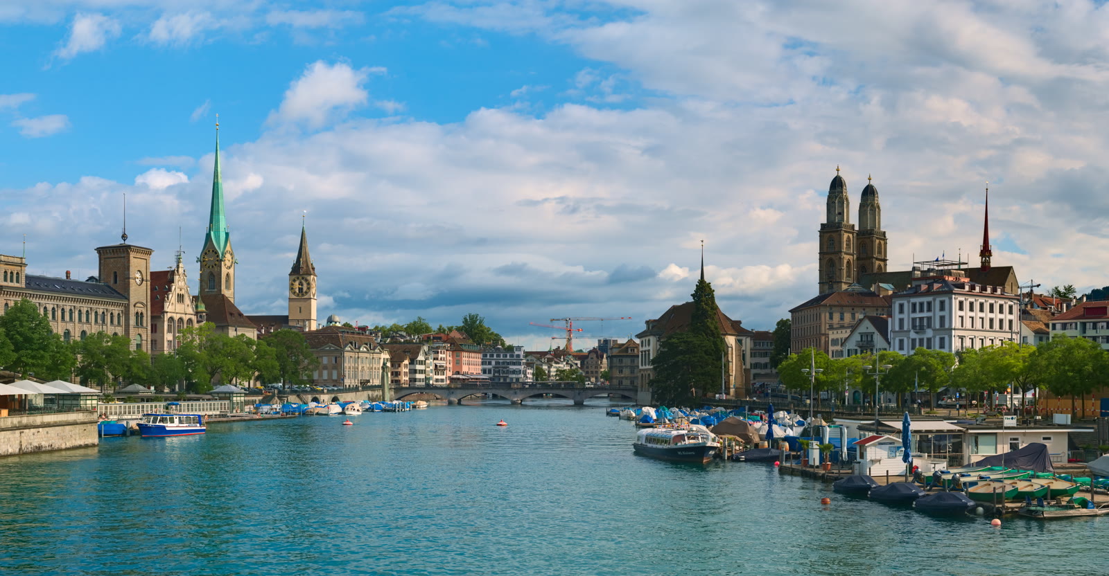 Panorama Zürich mit Quaibrücke und Grossmünster