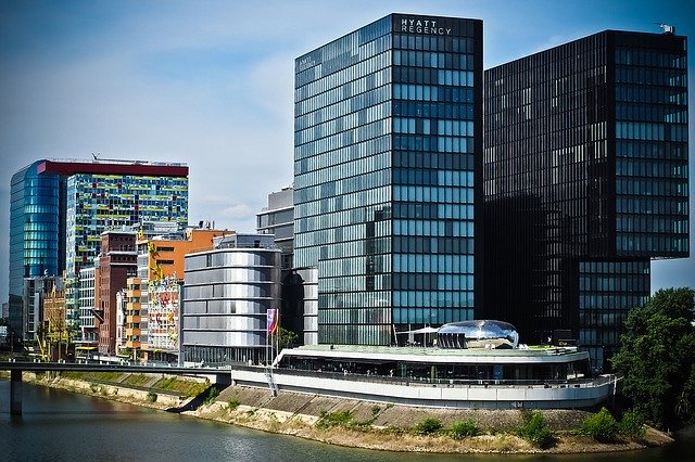 Der Medienhafen - die erste der Sehenswürdigkeiten von Düsseldorf